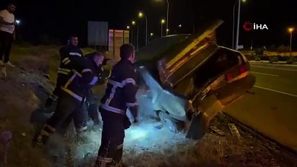 Otomobile arkadan çarpıp kaçtı: 2 yaralı