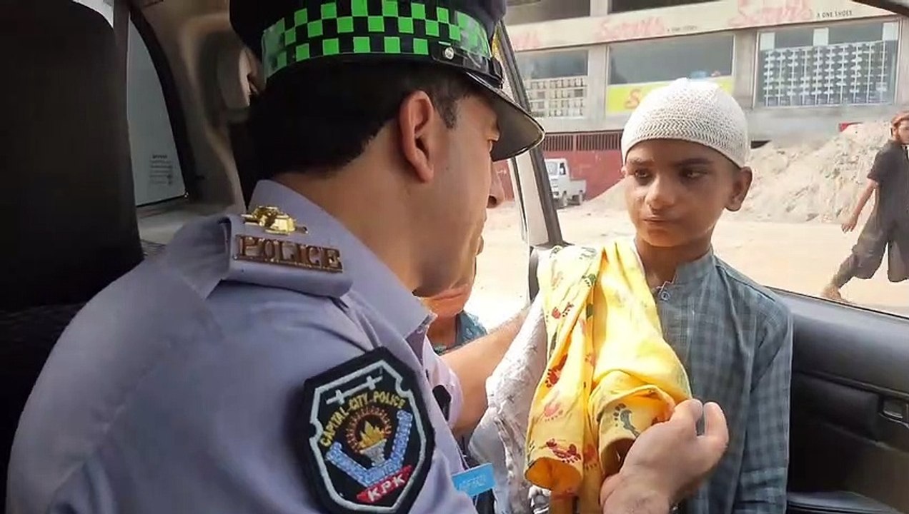 City Traffic Police distributed launch boxes and cold bottles of water among the children
