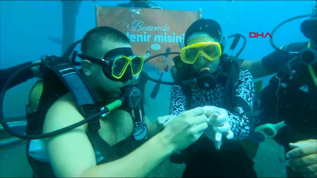 Deniz altında evlilik teklifi