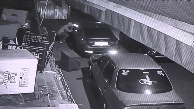 Esenler’de hayalet ekran hırsızlığı kamerada