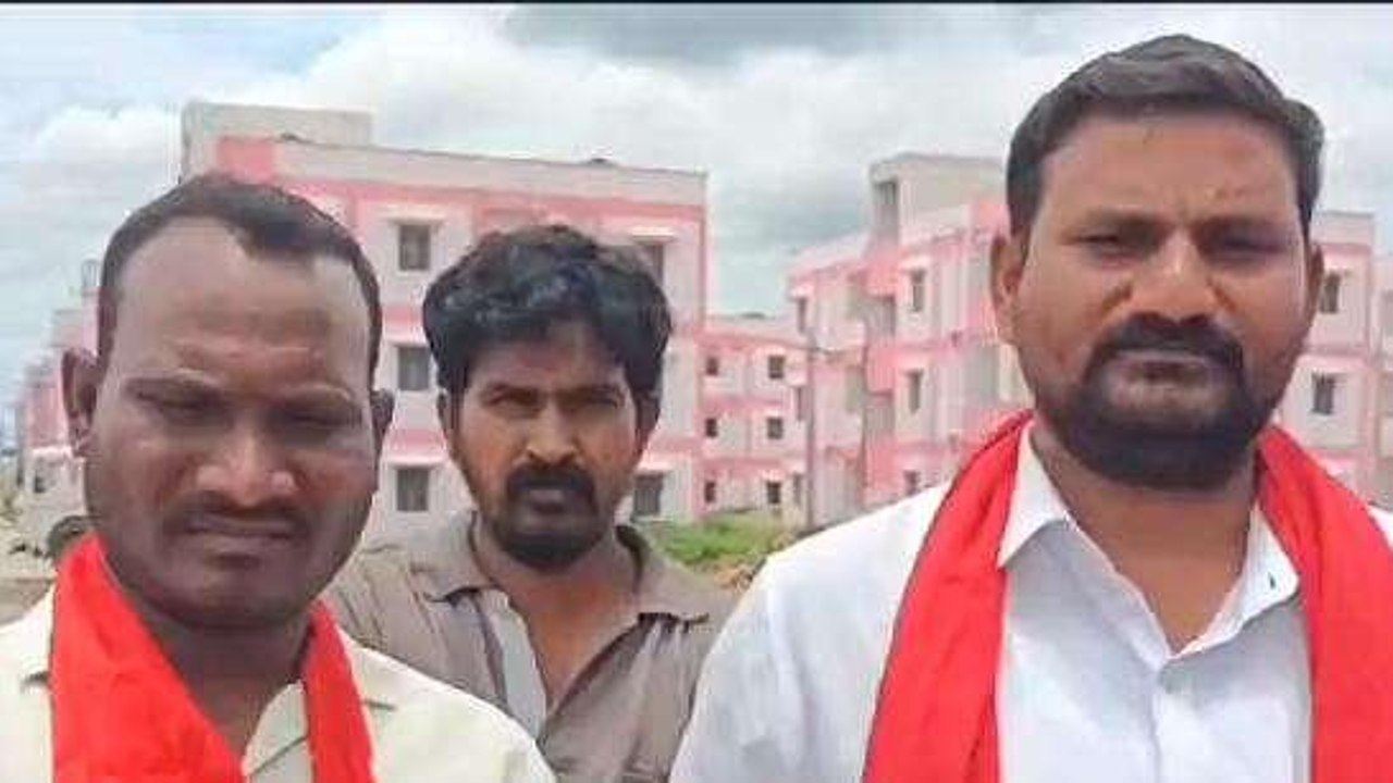 సిరిసిల్ల: అర్హులైన వారందరికీ డబుల్ బెడ్ రూమ్ ఇండ్లు అందజేయాలి