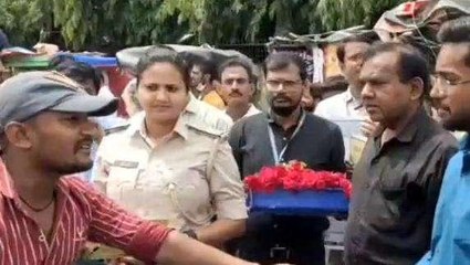 रोहतास: गांधीवादी स्टाइल में परिवहन विभाग का जागरूकता अभियान, देखें वीडियो