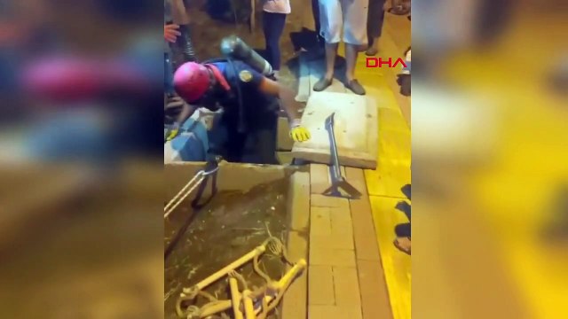 Diyarbakır'da Mahsur Kalan Yavru Kedi İtfaiye Ekipleri Tarafından Kurtarıldı