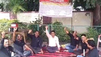 बारां: ग्राम विकास अधिकारी संघ ने मांगों को लेकर धरना प्रदर्शन, CM के नाम सौंपा ज्ञापन