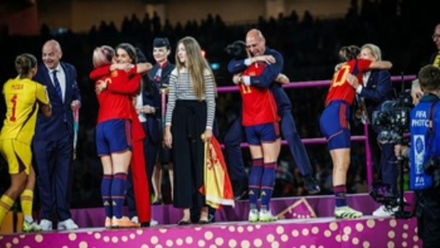 Rubiales provoca cascada de comunicados y Hermoso recibe el apoyo unánime