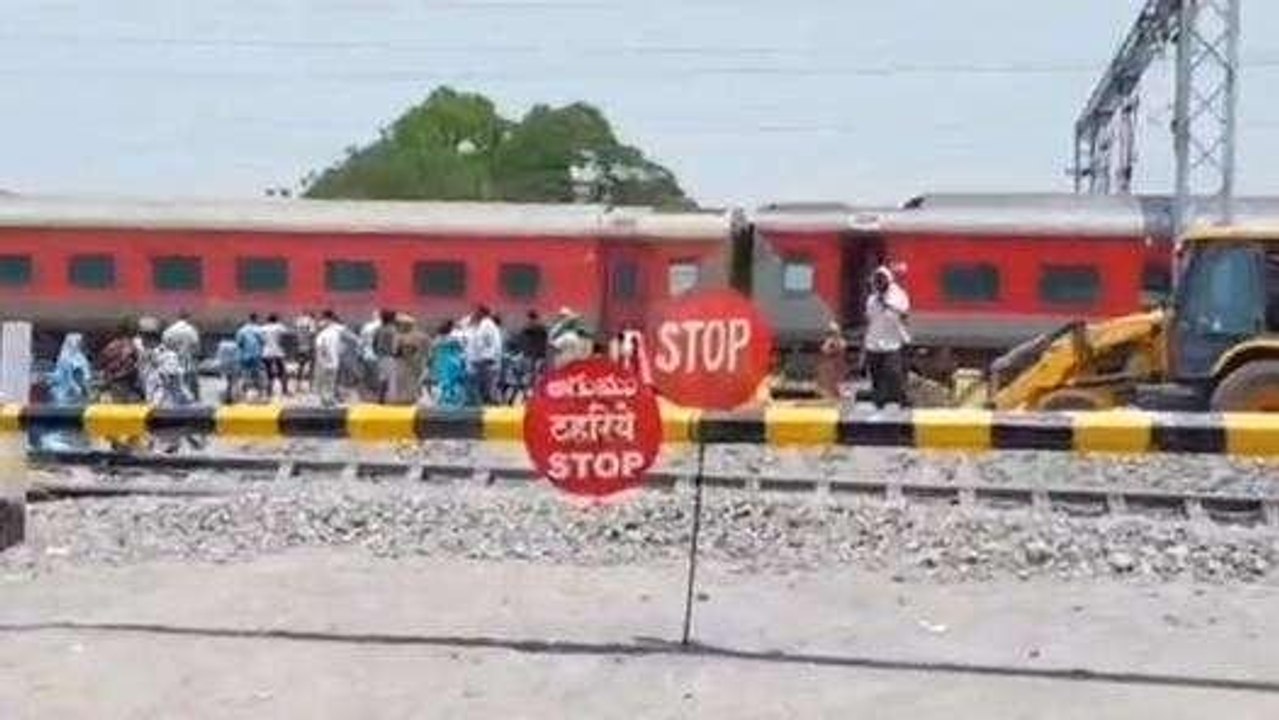 బాపట్ల జిల్లా: చీరాలలో రైలు నుంచి జారిపడ్డ యువకుడు
