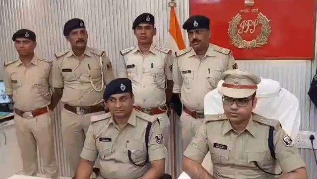 गोपालगंज: शराब के विरुद्ध पुलिस की छापेमारी, भारी मात्रा में देशी और विदेशी शराब बरामद
