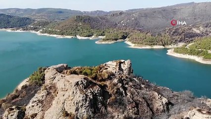 Le château d'Atikhisar à Çanakkale, vieux de 2 500 ans, a été endommagé par l'incendie