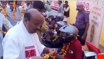 टीकमगढ़: केंद्रीय मंत्री ने दिव्यांगों को दी सौगात,वितरित की ट्राई साइकिल