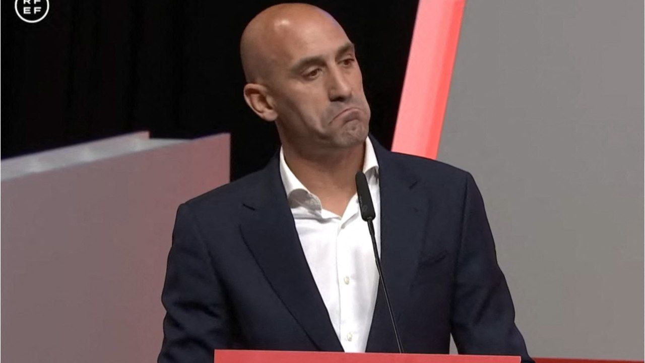 VOICI : Luis Rubiales : les joueuses espagnoles se mettent en grève et réclament la démission du président de la fédération