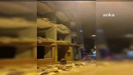 Elazığ'da deprem hasarlı binalar korkutuyor