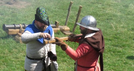 La Maisnie de l'Hermine donne du canon dans le château de Fougères