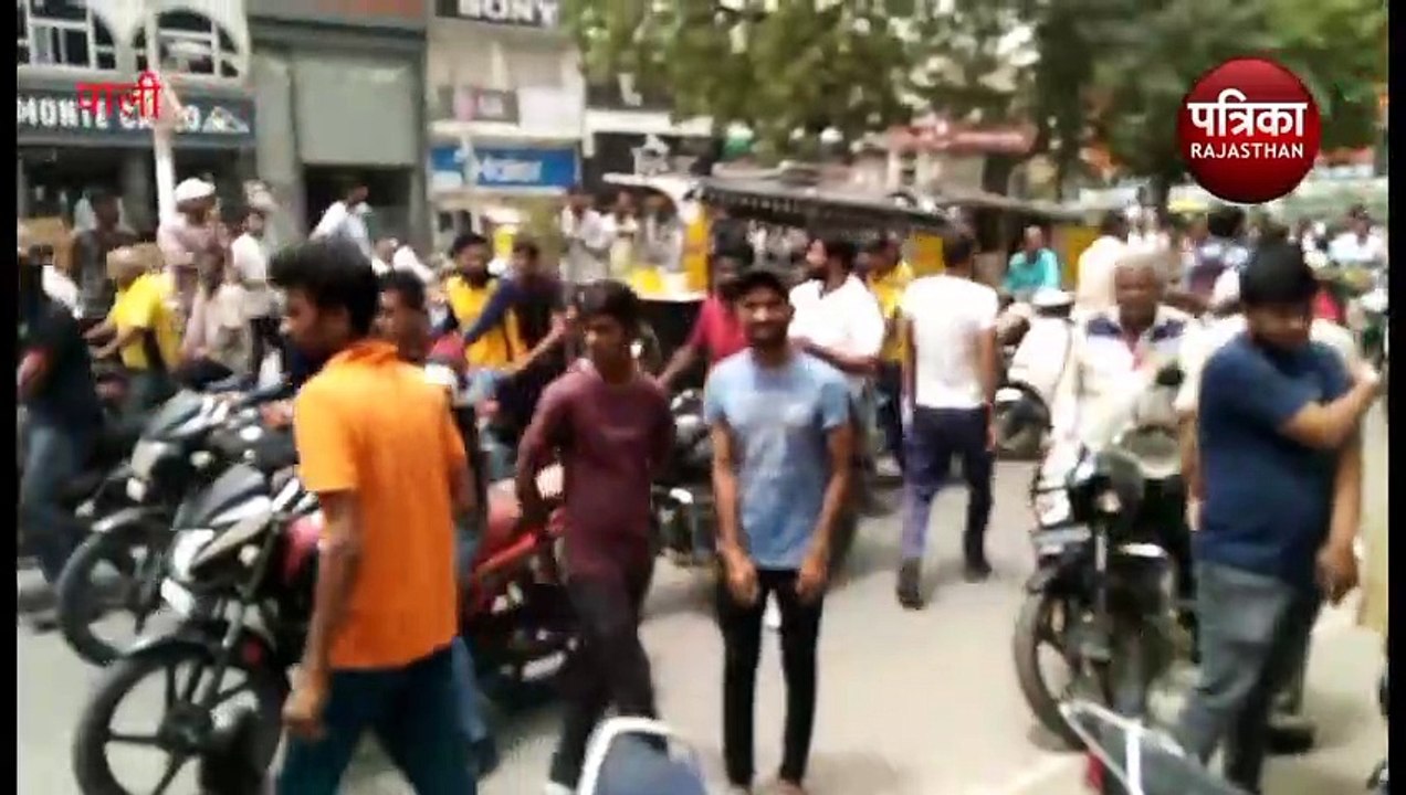 Watch Video : पढ़ाई से बंक मारकर उद्यानों में मौज-मस्ती करने वालों पर पुलिस का डंडा, थाने ले गई पुलिस