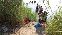 Cruzan El Rio Bravo #Migrantes de la #Caravana #Migrante de #honduras y #venezuela #migracion en la #frontera #texas #usa #visa #asilo #comar #inm #albergue #ayuda #rescate #sueño #americano #trabajo #vida #mejor