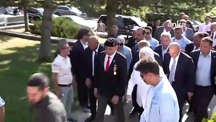 Akşener a visité le cimetière du capitaine Agah Efendi à Afyonkarahisar