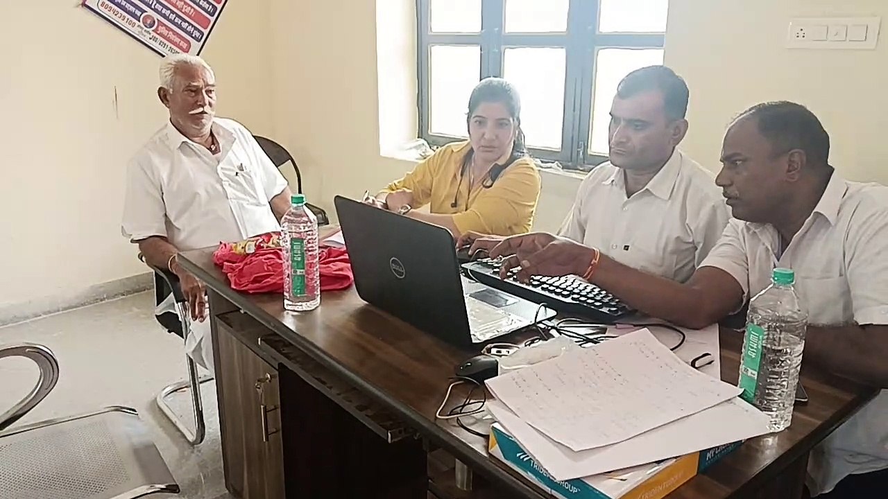 पट्टा जारी करने के बदले पालिका अध्यक्ष ने ली 65...