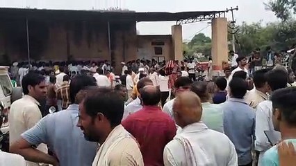 बदमाशों की कू्ररता : व्यापारी को लूटकर निकाल ले गए आंख .... देखें वीडियो