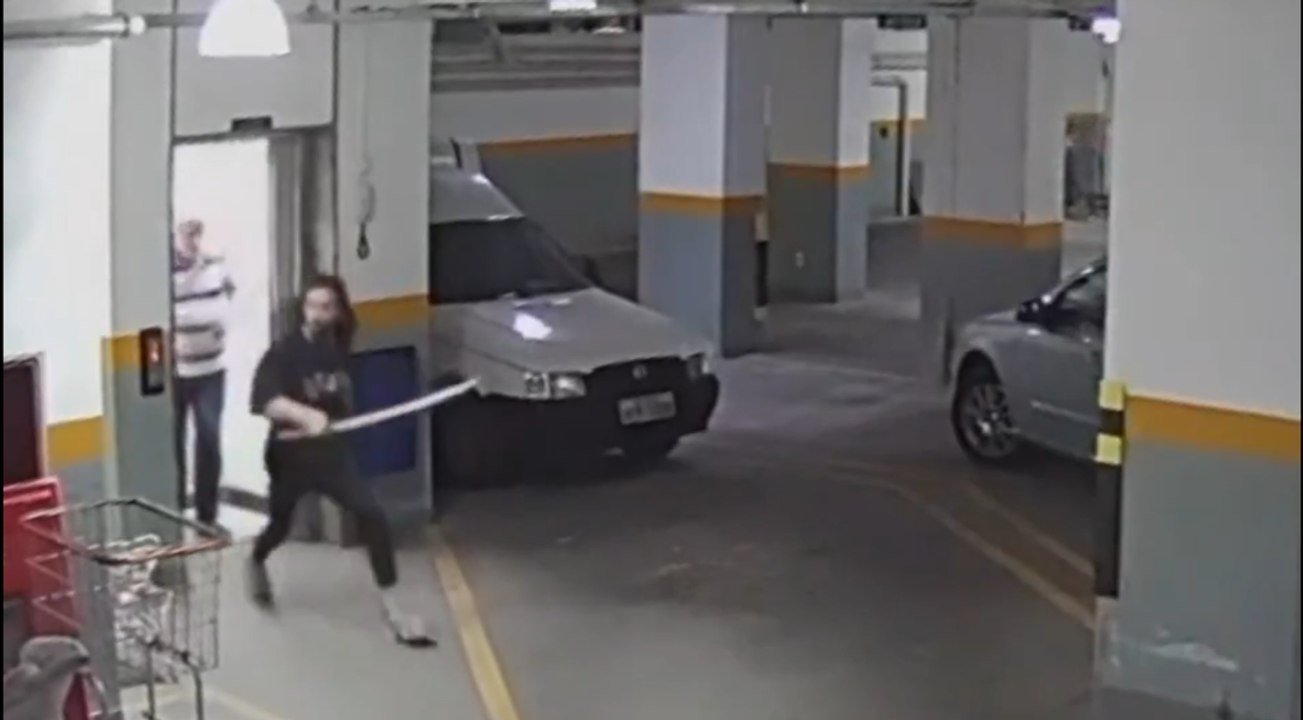 "Samurai de BH" enfrenta ladrões com katana e evita furto em condomínio