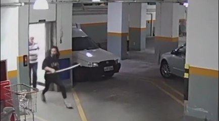 "Samurai de BH" enfrenta ladrões com katana e evita furto em condomínio