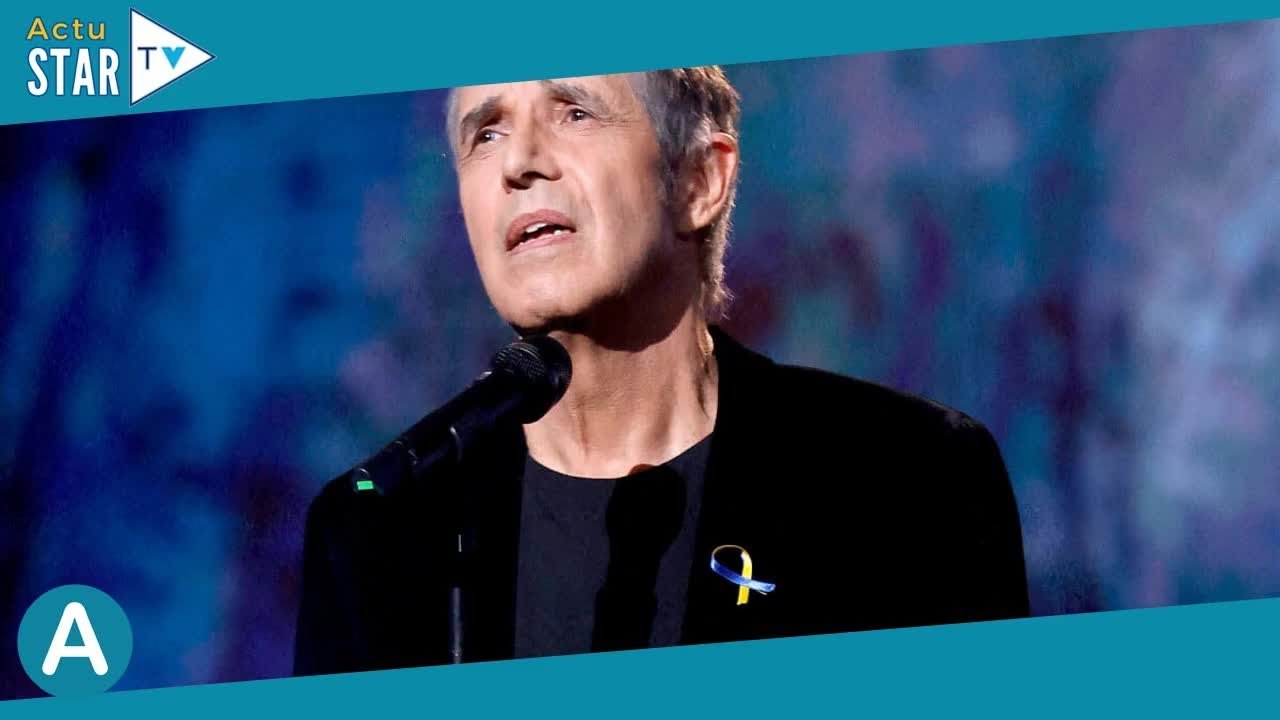 Après le spectacle     Julien Clerc soutenu par sa femme et leur fils pour son bouleversant conce