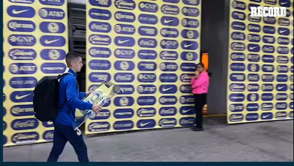 Así abandonaron el Azteca ÁLVARO FIDALGO Y NÉSTOR ARAUJO