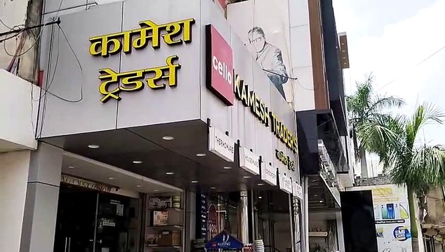 Thieves made a dent in the surprise checking of the police, theft of more than 4 lakhs from four shops.