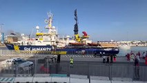 La nave Humanity 1 arriva nel porto di Livorno