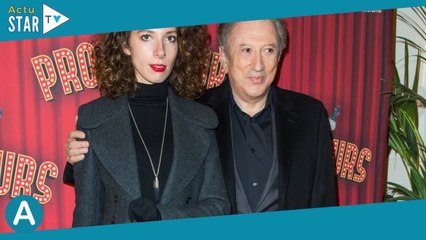 Michel Drucker  Sa petite fille, comédienne de 27 ans, l'a converti à une surprenante habitude