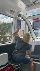 Un bus urbain entre en collision avec une navette autonome