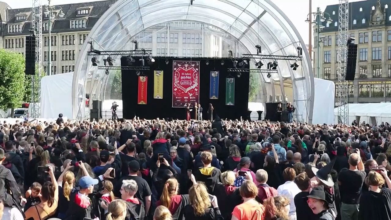 Weltrekord: 1758 als Harry Potter verkleidete Fans in Hamburg