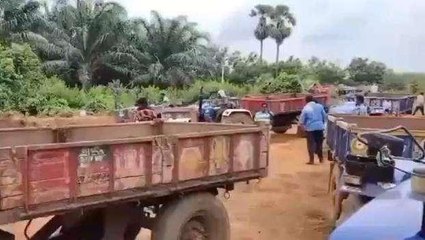 ఏలూరు జిల్లా: మట్టి మాఫియాపై తిరగబడ్డ గ్రామస్తులు... ఏమైంది అంటే ?