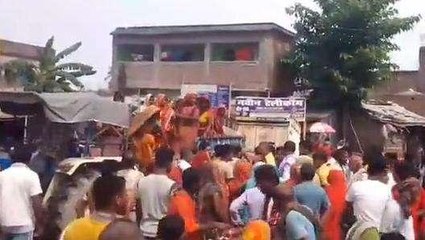 खगड़िया: हत्या से नाराज मृतक के परिजनों का सड़क जाम कर प्रदर्शन, लगाए गंभीर आरोप