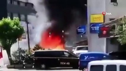 Maslak'ta yangın paniği: Araçlar alev alev yandı