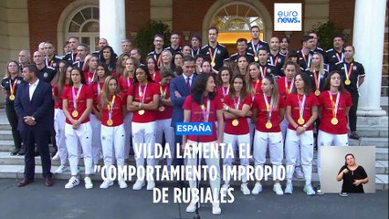 El seleccionador español de fútbol femenino lamenta "el comportamiento impropio" de Rubiales