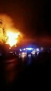 من رومانيا لحظة انفجار مصنع للغاز الطبيعي المسال وسقوط قتلى وجرحى بينهم رجال اطفاء!!..