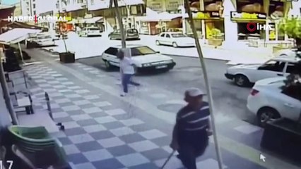 Küfürlü konuşan kişiyi uyardı, bıçaklandı! Güvenlik kameraları tarafından kaydedildi