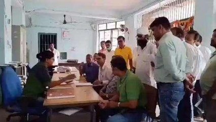 पूर्वी चंपारण: अस्पताल उपाधीक्षक पर जानलेवा हमला, डॉक्टर की टीम प्रशासन से मिला