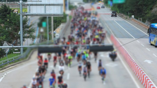 강원 인제서 자전거 대회 참가한 30대 남성, 마을버스와 부딪혀 숨져 / YTN