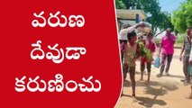 ప్రకాశం: వర్షాల కోసం కప్పను గ్రామంలో ఉరేగించిన ప్రజలు