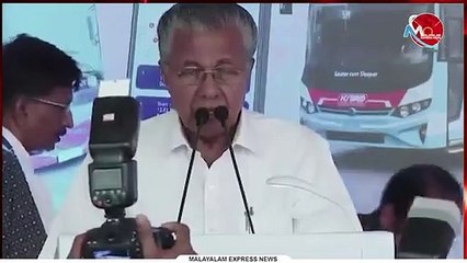 തിരുവനന്തപുരം നഗരത്തിലെ 60 ഇലക്ട്രിക് ബസുകളുടെ ഫ്ലാഗോഫ് മുഖ്യമന്ത്രി പിണറായി വിജയൻ നിർവഹിക്കുന്നു