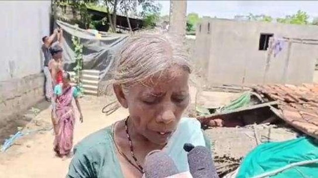 ఆసిఫాబాద్: వర్షానికి కూలిన ఇల్లు.. తప్పిన ప్రాణ నష్టం