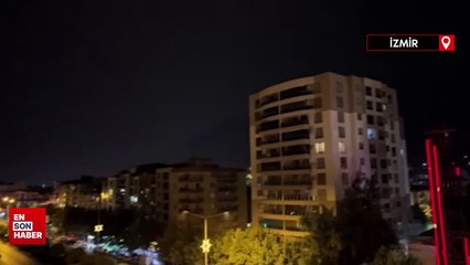 İzmir'de yıldırım ormana isabet etti: Yangın çıktı