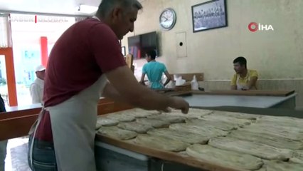 Yoğun talep görüyor... Başkent'in coğrafi işaretli yokluk ekmeği: “Tahinli pide”