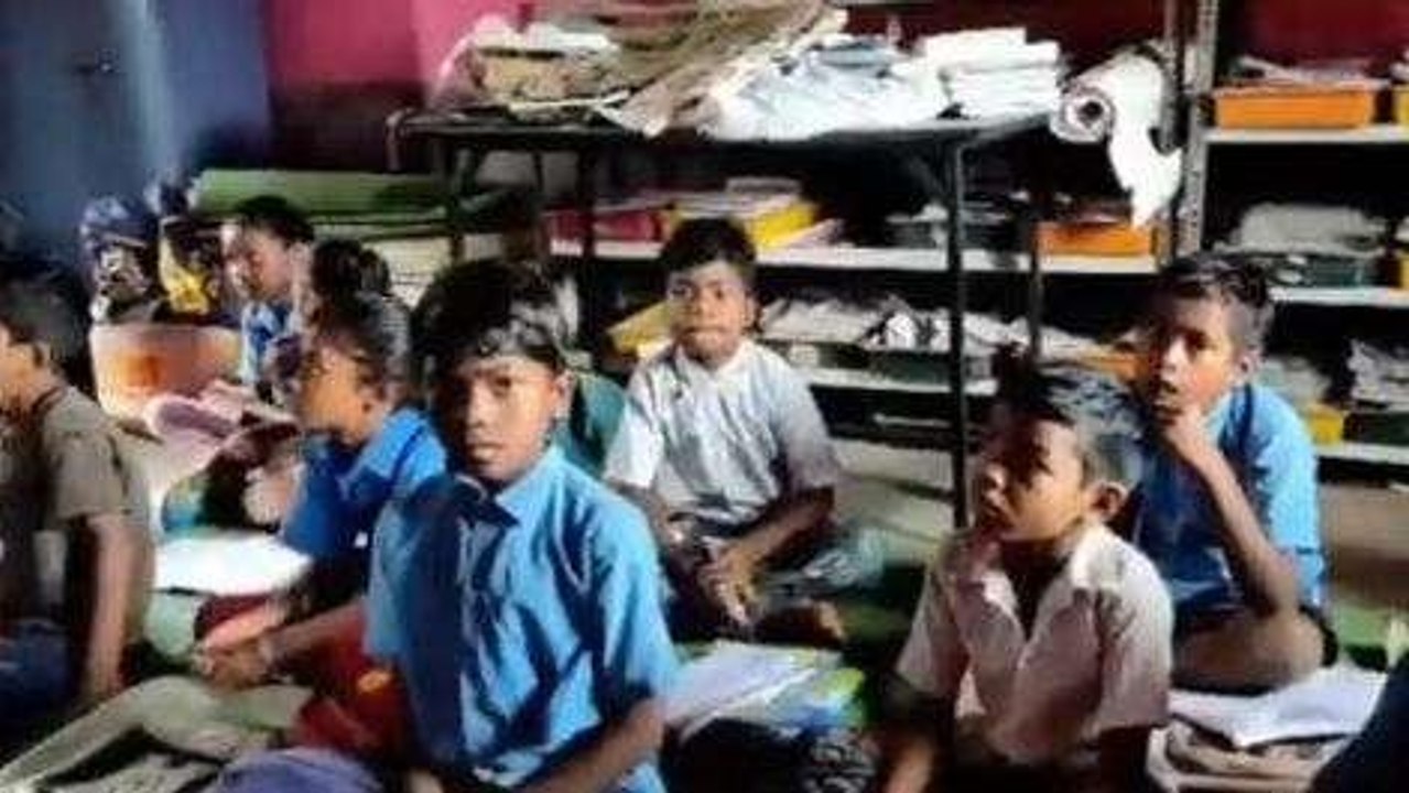 डिंड़ौरी: जर्जर भवन में पढ़ने को मजबूर नौनिहाल, हादसे की बनी रहती संभावना