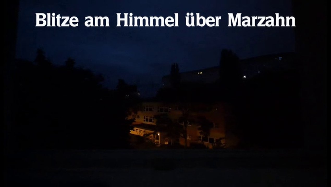 Blitze am Himmel über Marzahn