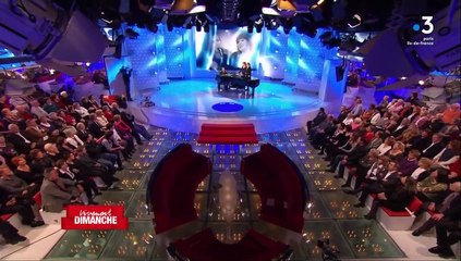 Michel Drucker ému pour rendre hommage à Gérard Leclerc dans "Vivement dimanche". France 3