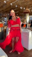 رانيا يوسف ترقص بالإسبانية في الساحل الشمالي