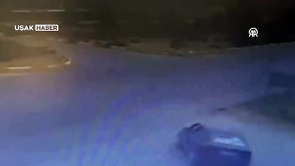 Uşak'ta iki otomobilin çarpıştığı kazada 3 kişi yaralandı
