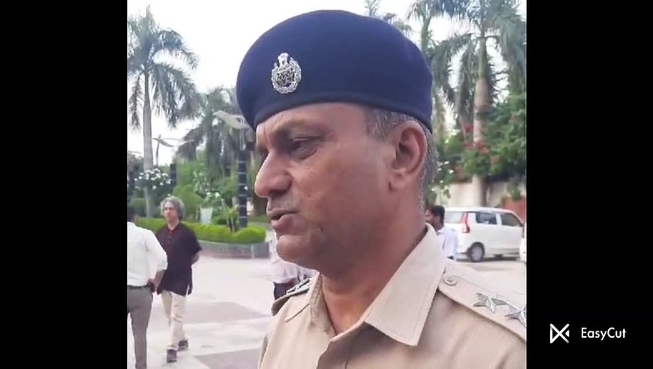 जिला प्रशासन की गाइड लाइन का उल्लंघन कर कोचिंग संस्थान ले रहे टेस्ट