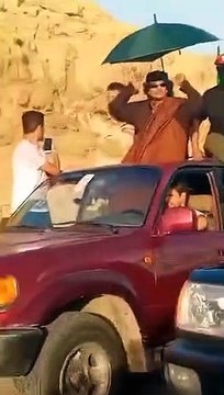 Un sosia di Gheddafi acclamato nel sud della Libia: ecco il video trasmesso anche da al Jazeera